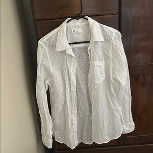 GAP White Textured Button-Up Shirt